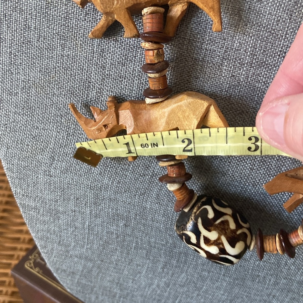 Vintage Hand Carved Bone & Wood Animals Safari Necklace - Picture 10 of 11
